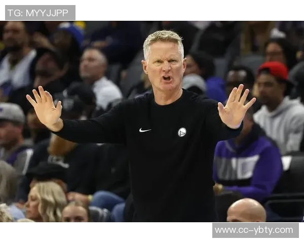 科尔强调关键时刻进攻策略应聚焦库里与巴特勒并创造空间