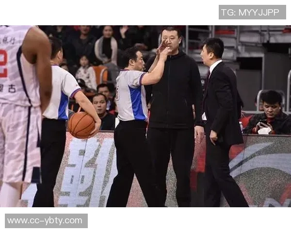 媒体人分析FIBA裁判或将重点关注郭士强边线站位问题